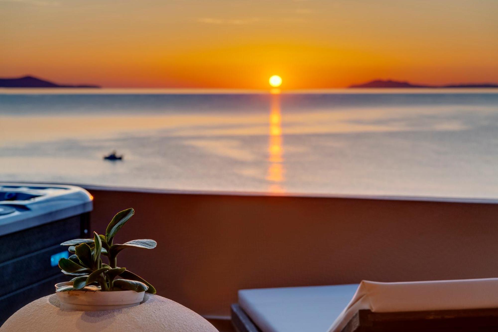 Lalari Beach Suites Vári المظهر الخارجي الصورة